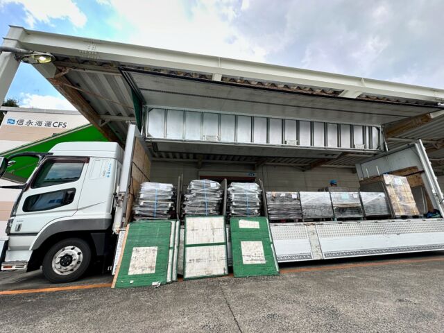 通常、複数向け地の貨物を積載して横浜CFSに向かいますが、今日は珍しく２社共に🇻🇳ベトナム向け。🚛

弊社は信永海運の福島CFSなので海上運賃には福島→横浜までの🚛国内運送料が含まれています。🤗

しかも輸出通関済みなのでCFSにカット日搬入が可能です。😄

#信永海運 #福島cfs #export #fukushima #輸出 #通関士 #通関 #保税運送 #保税蔵置場 #福島 #山形 #宮城
#ベトナム輸出 #中国輸出
