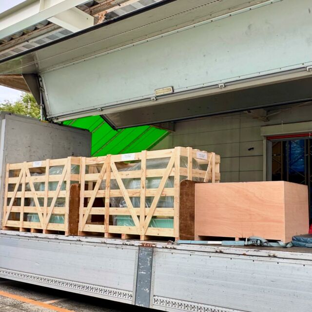 .
今日は北米向けLCL輸出。🤗
FukushimaからTokyoまでは🚛
TokyoからLos Angelesまでは🚢
Los AngelesからDetroitまでは🚃

弊社は通関業者であるだけでなく、
NVOCC（Non-Vessel Operating Common Carrier）
です。

荷主の要望に沿った最適な輸送方法を提案します。📦

#福島 #山形 #宮城
#輸出 #輸入 #通関 #通関士 #保税蔵置場 
#北米輸出
